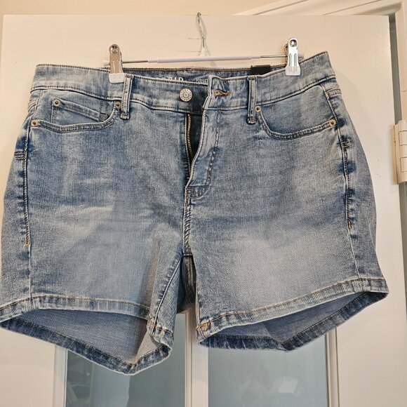 NWT-Torrid-5'' Perfect Mid-Rise Short - Picture 3 of 5